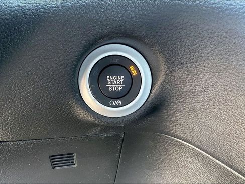 New 2026 Chrysler Pacifica Select image 17