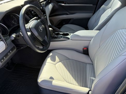 Used 2024 Toyota Camry SE image 11