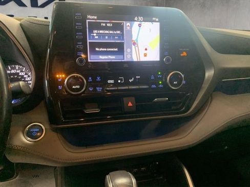 Used 2020 Toyota Highlander Limited image 11