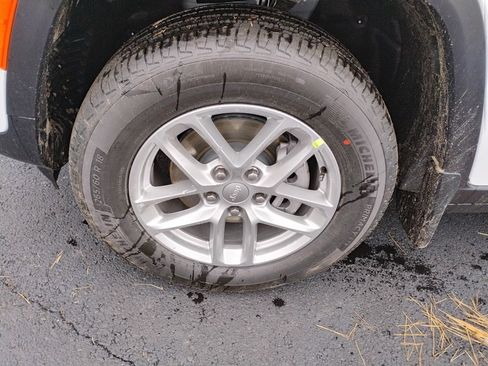 New 2025 Jeep Grand Cherokee Laredo X w/ Trailer Tow Package image 9