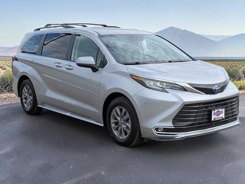 Used 2022 Toyota Sienna XLE AWD/4WD image 8