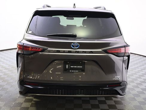 Used 2021 Toyota Sienna XSE w/ XSE Plus Package AWD/4WD image 5