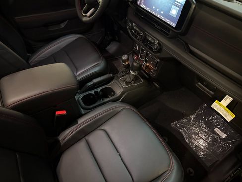 Used 2024 Jeep Wrangler Unlimited Rubicon w/ Convenience Group image 15