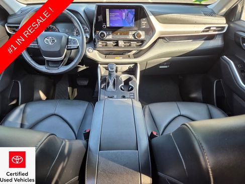 Used 2023 Toyota Highlander XLE image 5