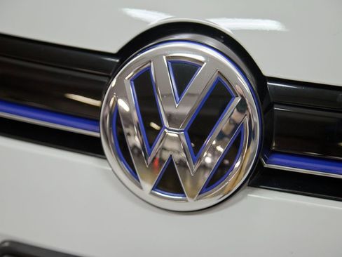 Used 2015 Volkswagen e-Golf Limited Edition image 5