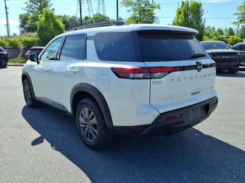 Used 2024 Nissan Pathfinder SV FWD image 34