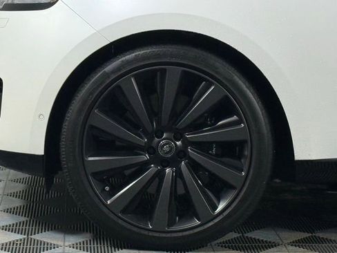 Certified 2025 Land Rover Range Rover SV image 14