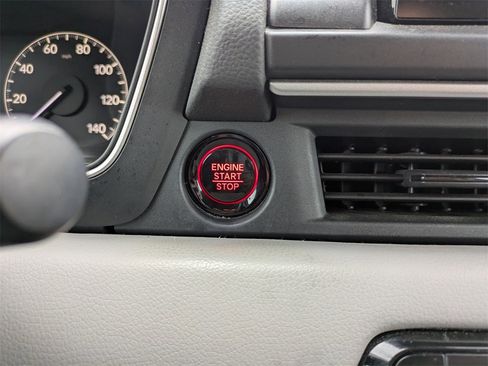 Certified 2024 Honda Pilot Touring image 23