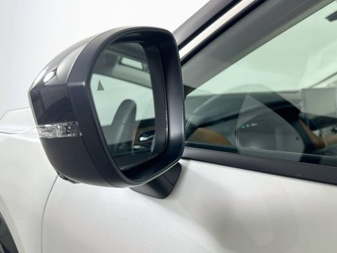 Used 2025 Nissan Rogue Platinum w/ Platinum Premium Package FWD image 40