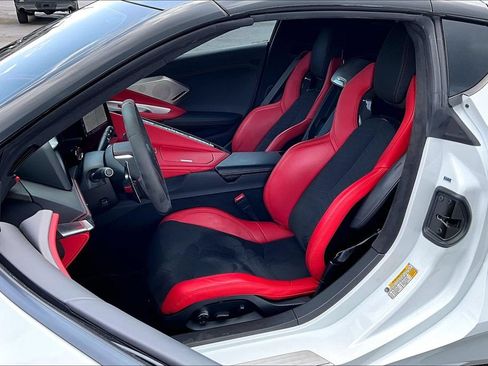 Used 2025 Chevrolet Corvette Stingray Premium Cpe w/ Z51 Performance Package RWD image 23