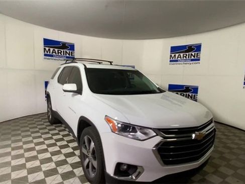 Used 2021 Chevrolet Traverse LT w/ LT Premium Package image 4