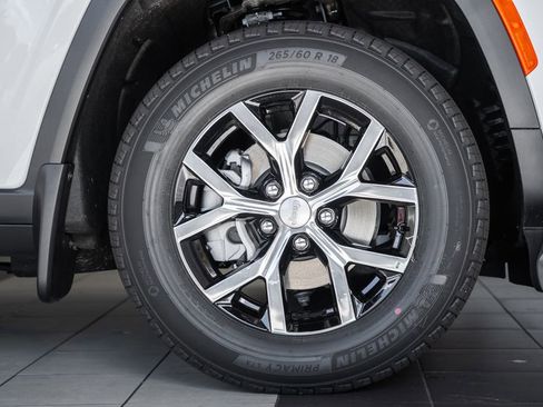 New 2025 Jeep Grand Cherokee Limited w/ MOPAR Finishing Package image 17