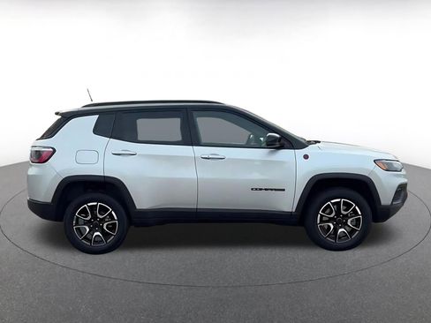 Used 2025 Jeep Compass Trailhawk image 16