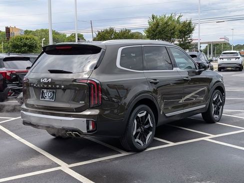 Used 2023 Kia Telluride EX w/ EX Captain's Chair Package AWD/4WD image 3