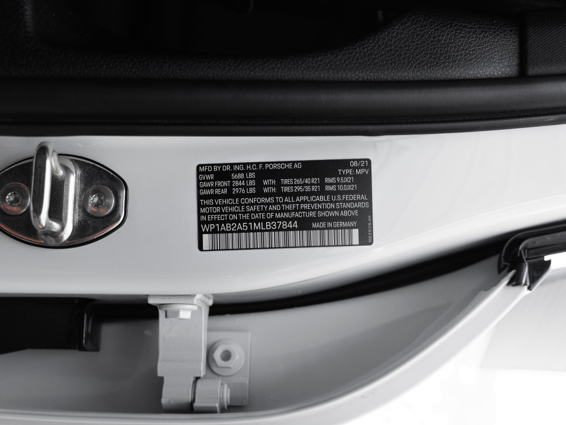 Certified 2021 Porsche Macan S AWD/4WD image 39