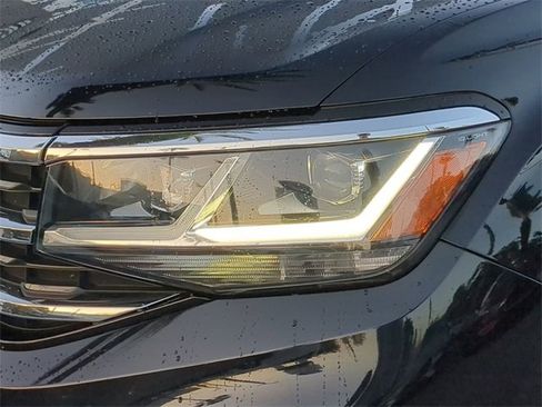 Certified 2022 Volkswagen Atlas SE image 7