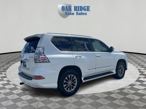 Used 2016 Lexus GX 460 Luxury w/ Preferred Accessory Package image 5