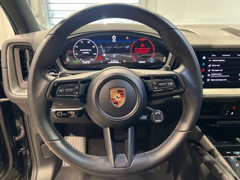 Used 2024 Porsche Cayenne image 23