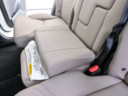 Certified 2025 Volvo XC90 B6 Plus image 24