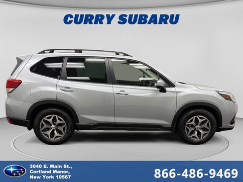 Used 2022 Subaru Forester Premium AWD/4WD image 6