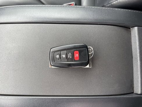 Used 2023 Toyota Highlander XLE image 44