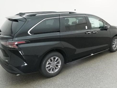 New 2026 Toyota Sienna XLE FWD image 20