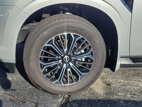 Used 2025 Nissan Armada SL w/ Captain's Chari Seat Package RWD image 5