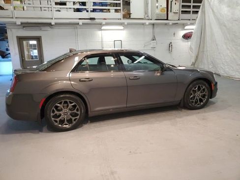 Used 2017 Chrysler 300 S w/ 300S Premium Group AWD/4WD image 8