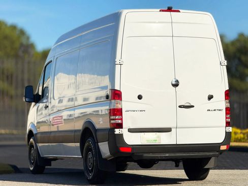 Used 2014 Freightliner Sprinter 2500 image 9