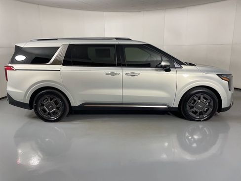 New 2026 Kia Carnival SX FWD image 9