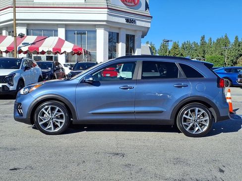 Certified 2022 Kia Niro Touring Special Edition image 2