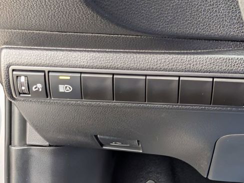 Used 2025 Toyota Corolla SE image 21