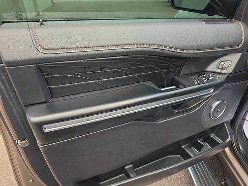 Used 2019 Ford Expedition Max Platinum AWD/4WD image 10