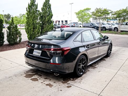 Used 2025 Honda Civic Sport image 11