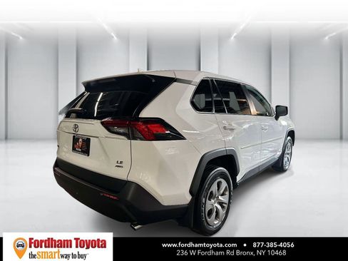 Used 2023 Toyota RAV4 LE AWD/4WD image 4