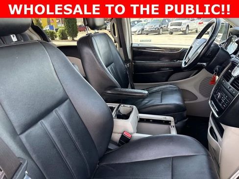 Used 2014 Chrysler Town & Country Touring image 19