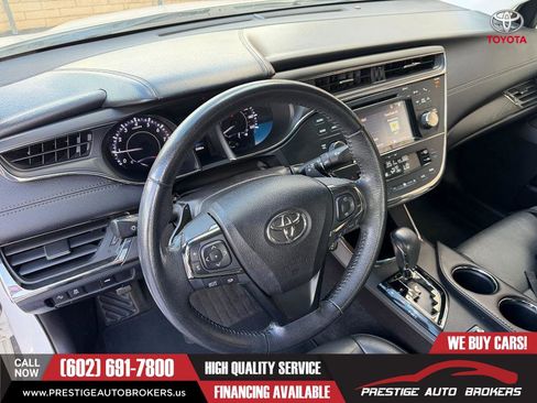 Used 2017 Toyota Avalon Limited image 2