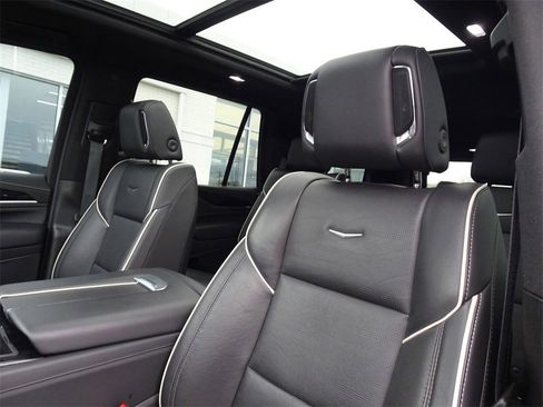 Certified 2022 Cadillac Escalade Sport w/ Touring Package image 11