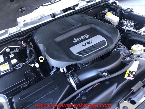 Used 2014 Jeep Wrangler Sahara w/ Connectivity Group image 21