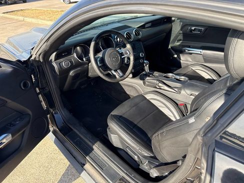Used 2015 Ford Mustang Coupe RWD image 16