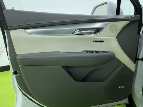 Used 2017 Cadillac XT5 Luxury w/ Driver Awareness Package image 17