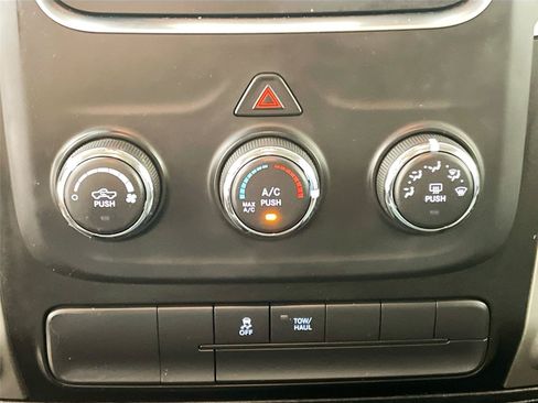 Used 2019 RAM 1500 Classic SLT AWD/4WD image 9