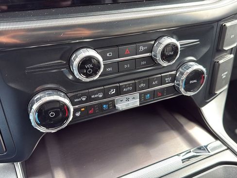 Used 2025 Ford F150 Platinum w/ FX4 Off-Road Package image 29