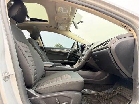 Used 2018 Ford Fusion SE FWD image 21