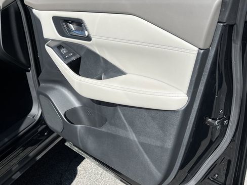 Used 2024 Nissan Rogue SL w/ SL Premium Package image 15