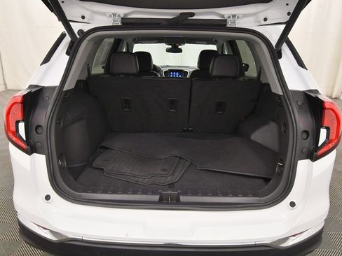 Used 2024 GMC Terrain SLT image 7