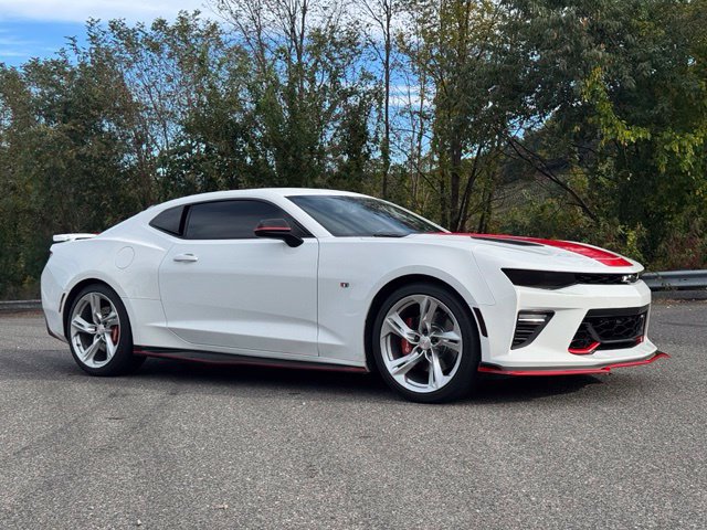 Used 2017 Chevrolet Camaro SS RWD image 9