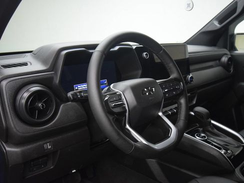 Used 2025 Chevrolet Colorado Trail Boss AWD/4WD image 16
