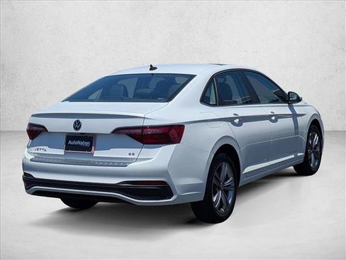 Used 2024 Volkswagen Jetta SE FWD image 5