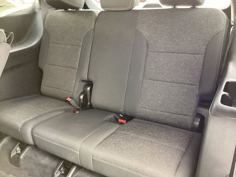 Used 2025 Chevrolet Traverse LT FWD image 26